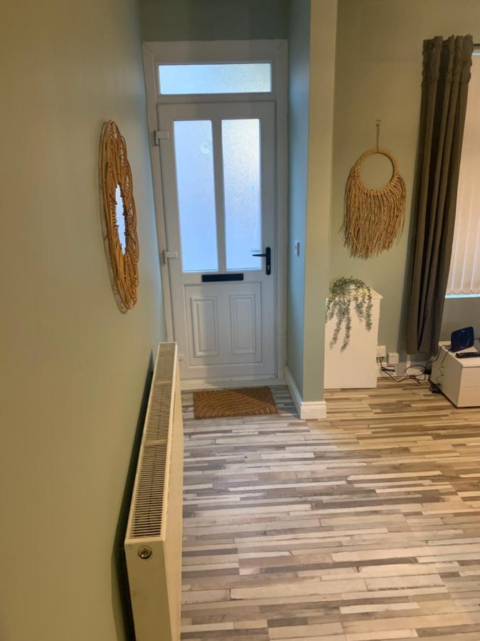 2 Bedroom Cheerful House Close To City Center Belfast Exterior photo